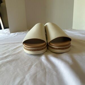 Adrienne Vittadini Sport Cream Platform Slide Sandals Size 10